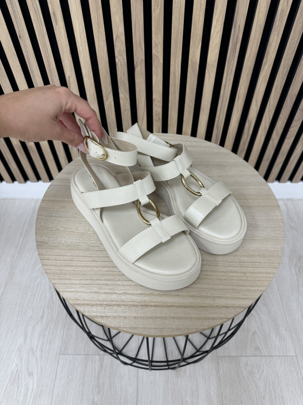 SANDALIA PIEL FLATFORM ADORNO BEIGE