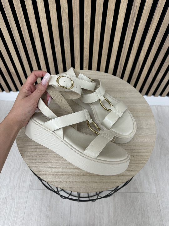 SANDALIA PIEL FLATFORM ADORNO BEIGE