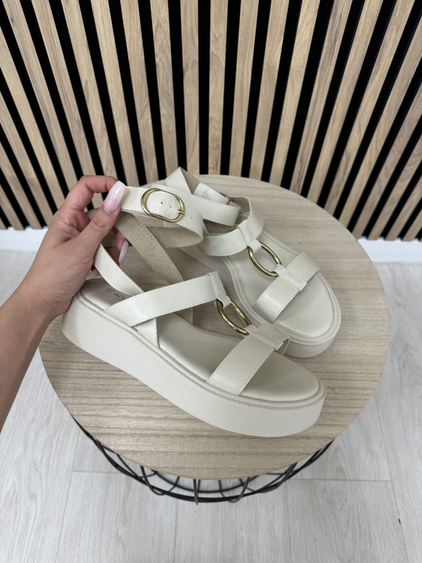 SANDALIA PIEL FLATFORM ADORNO BEIGE