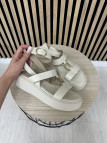 SANDALIA PIEL FLATFORM ADORNO BEIGE