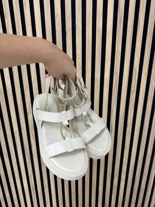 SANDALIA PIEL FLATFORM ADORNO BEIGE