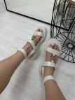 SANDALIA PIEL FLATFORM ADORNO BEIGE
