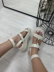SANDALIA PIEL FLATFORM ADORNO BEIGE
