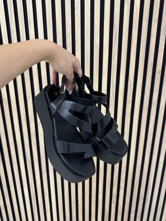 SANDALIA FLATFORM PIEL NEGRA