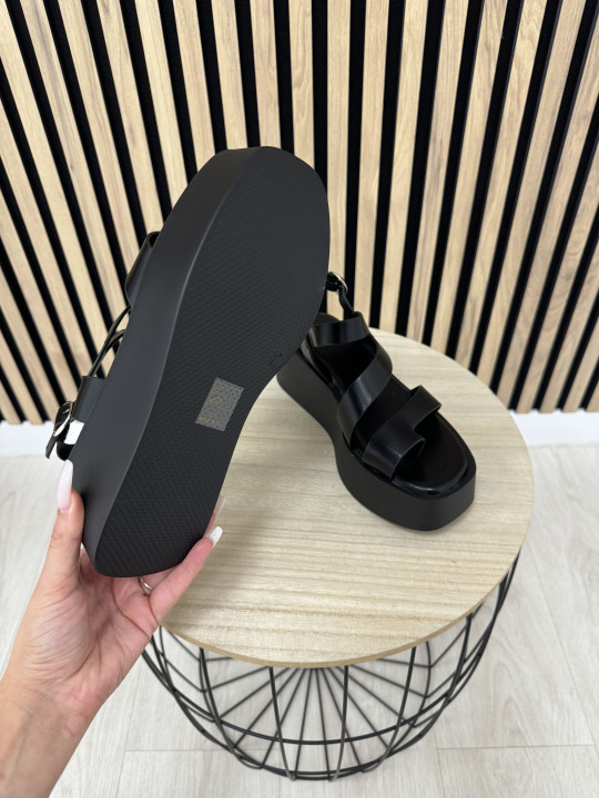 SANDALIA FLATFORM PIEL NEGRA