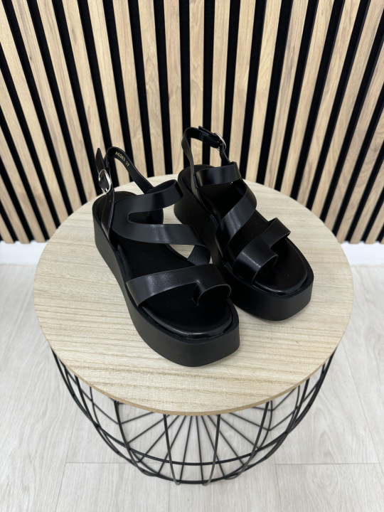 SANDALIA FLATFORM PIEL NEGRA