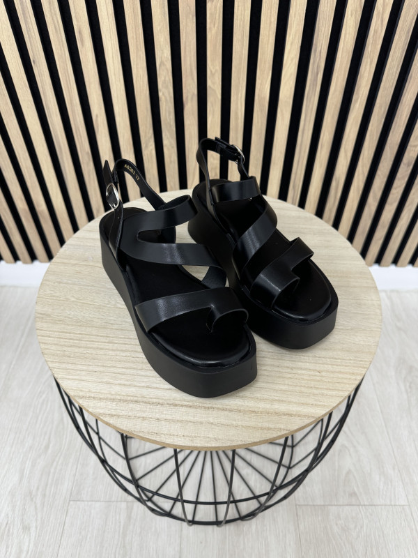 SANDALIA FLATFORM PIEL NEGRA