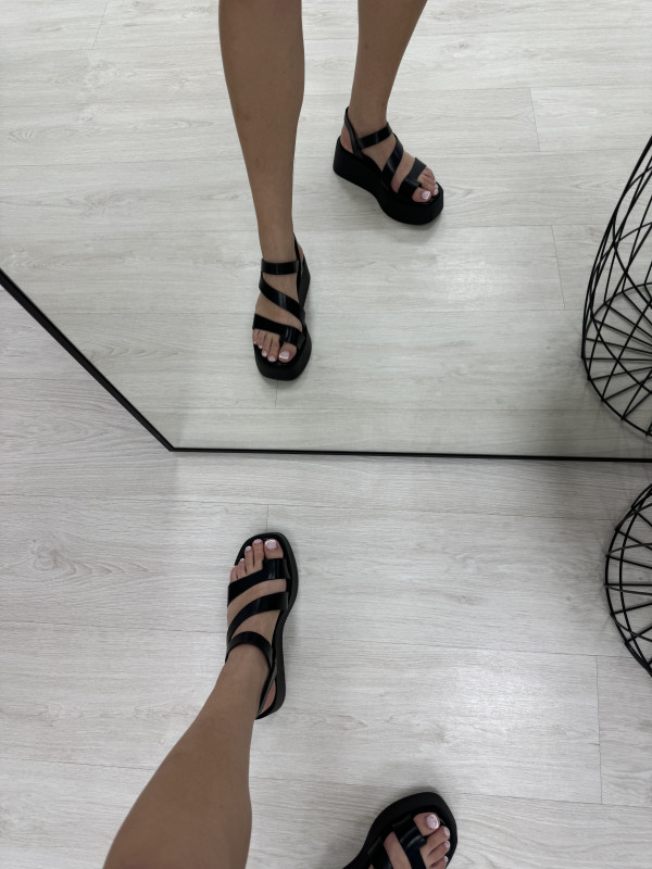 SANDALIA FLATFORM PIEL NEGRA