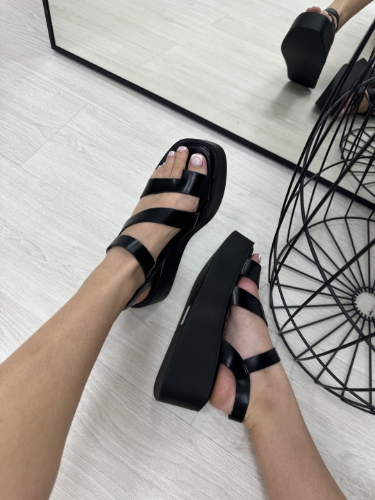 SANDALIA FLATFORM PIEL NEGRA