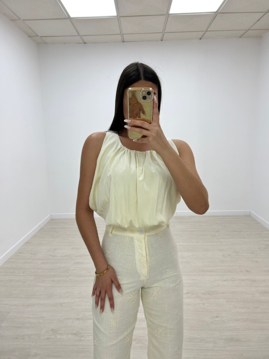 BLUSA ABULLONADA BEIGE