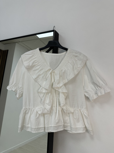 BLUSA BLANCA VOLANTE PUNTILLA