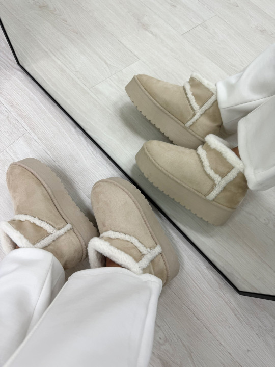 UGG BORREGO BEIGE