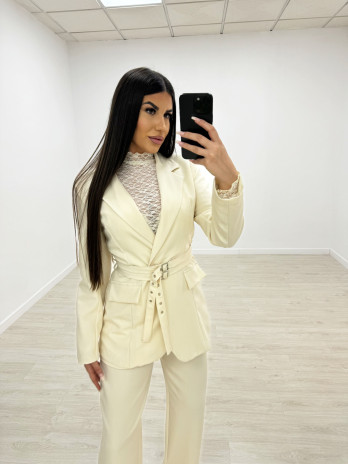 TRAJE DOBLE CINTURÓN CREMA