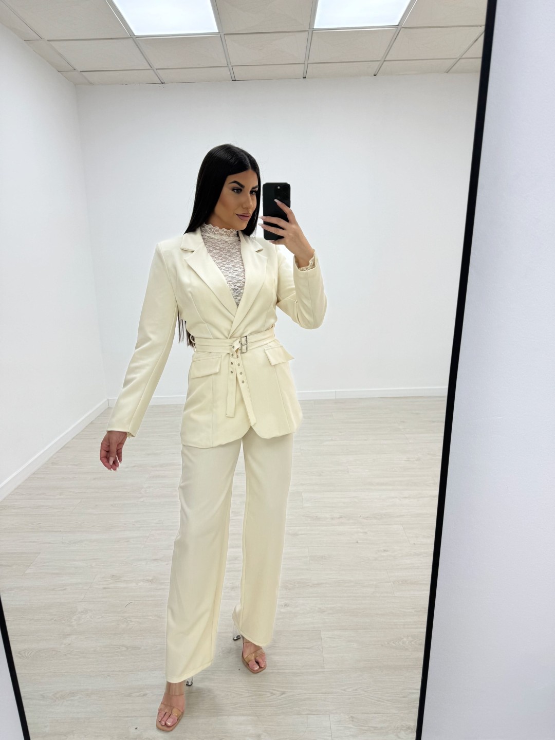 TRAJE DOBLE CINTURÓN CREMA