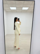 TRAJE DOBLE CINTURÓN CREMA