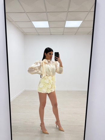 FALDA FLOR VOLUMEN BEIGE