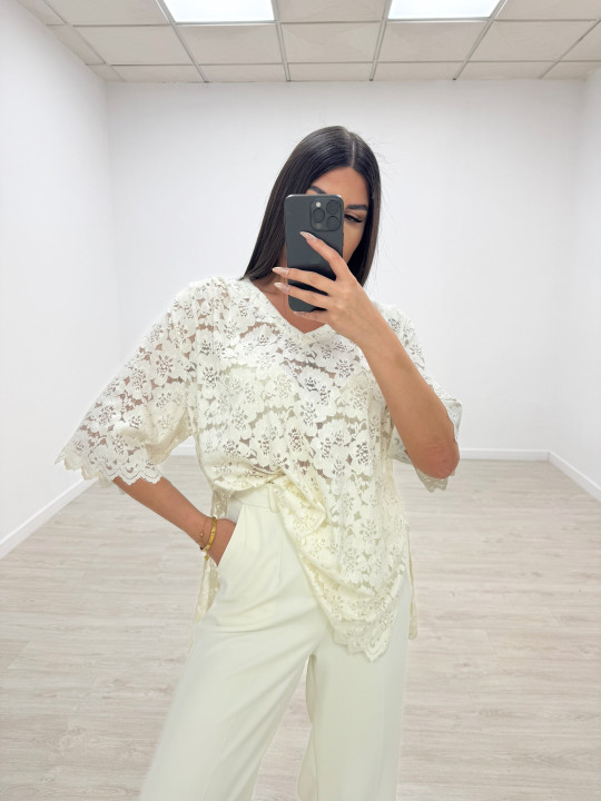CAMISETA OVERSIZE ENCAJE BEIGE CAMISETA OVERSIZE ENCAJE BEIGE