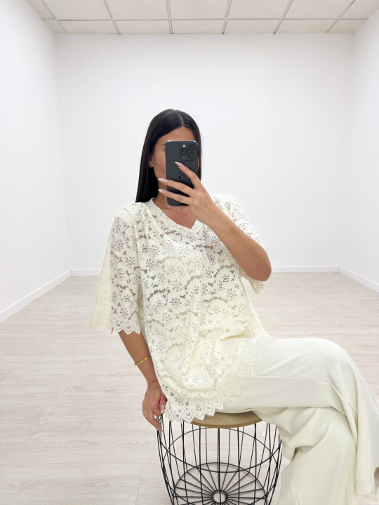 CAMISETA OVERSIZE ENCAJE BEIGE CAMISETA OVERSIZE ENCAJE BEIGE