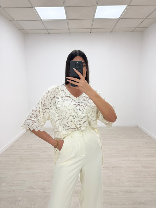 CAMISETA OVERSIZE ENCAJE BEIGE CAMISETA OVERSIZE ENCAJE BEIGE