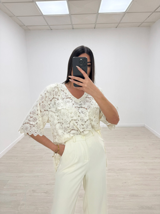 CAMISETA OVERSIZE ENCAJE BEIGE CAMISETA OVERSIZE ENCAJE BEIGE