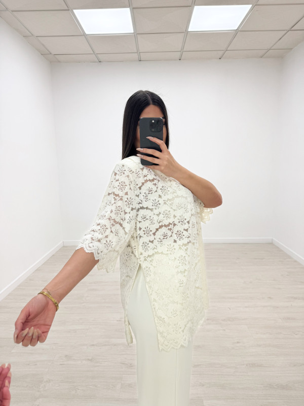 CAMISETA OVERSIZE ENCAJE BEIGE