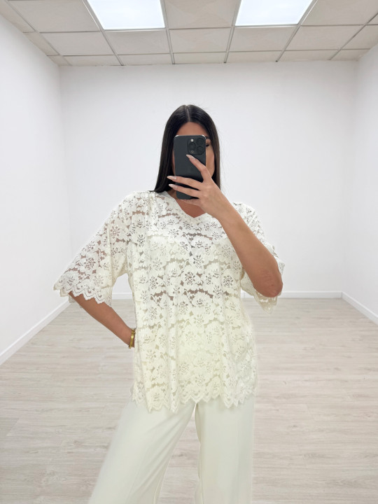 CAMISETA OVERSIZE ENCAJE BEIGE CAMISETA OVERSIZE ENCAJE BEIGE