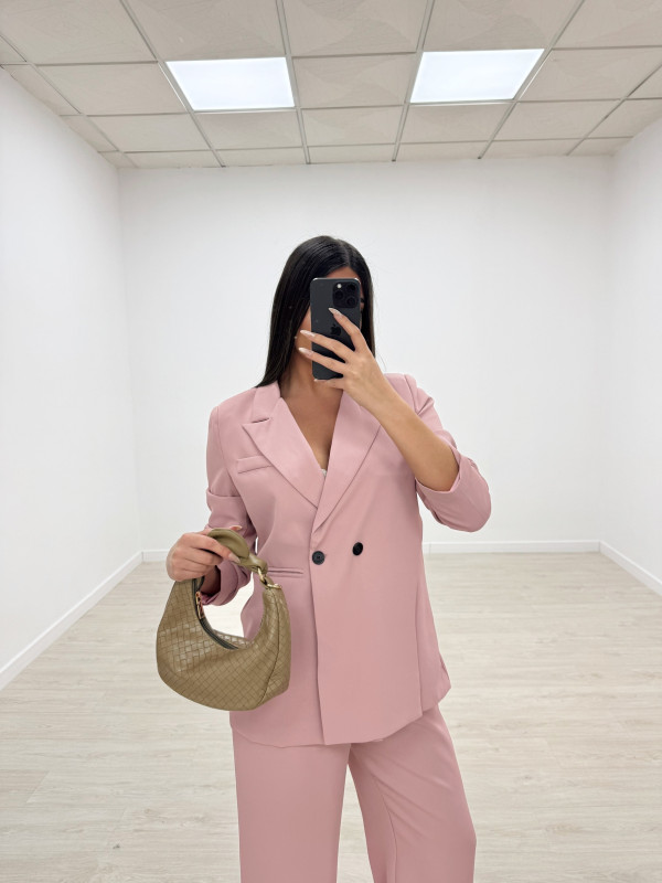 TRAJE OVERSIZE SOLAPA ROSA