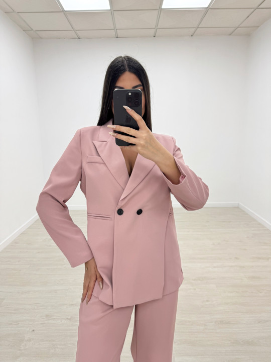 TRAJE OVERSIZE SOLAPA ROSA TRAJE OVERSIZE SOLAPA ROSA
