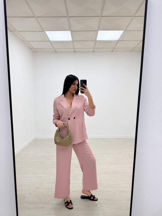TRAJE OVERSIZE SOLAPA ROSA TRAJE OVERSIZE SOLAPA ROSA