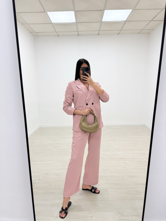 TRAJE OVERSIZE SOLAPA ROSA TRAJE OVERSIZE SOLAPA ROSA