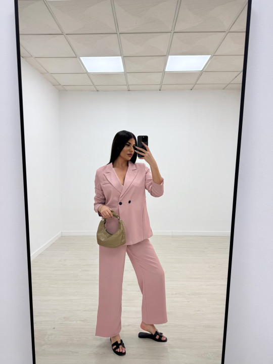 TRAJE OVERSIZE SOLAPA ROSA TRAJE OVERSIZE SOLAPA ROSA