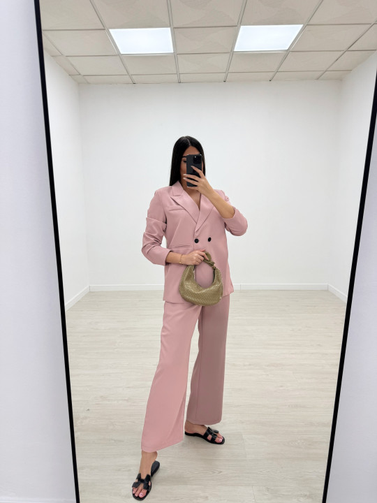 TRAJE OVERSIZE SOLAPA ROSA TRAJE OVERSIZE SOLAPA ROSA
