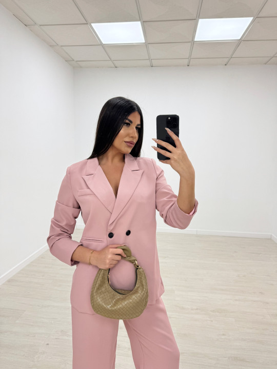 TRAJE OVERSIZE SOLAPA ROSA TRAJE OVERSIZE SOLAPA ROSA