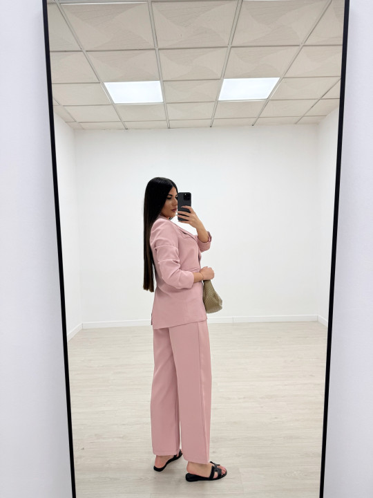 TRAJE OVERSIZE SOLAPA ROSA TRAJE OVERSIZE SOLAPA ROSA
