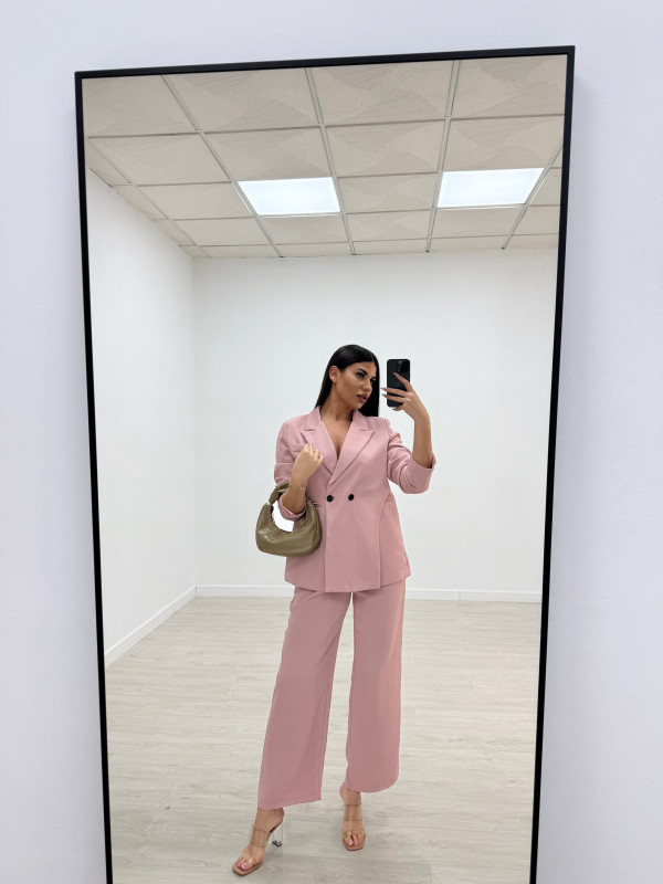 TRAJE OVERSIZE SOLAPA ROSA