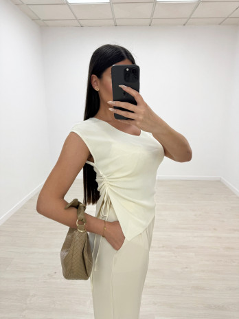 TOP PUNTO ASIMÉTRICO FRUNCIDO BEIGE