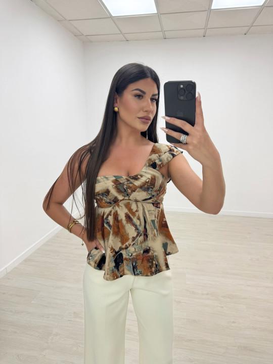 BLUSA ASIMÉTRICA ESTAMPADA BLUSA ASIMÉTRICA ESTAMPADA