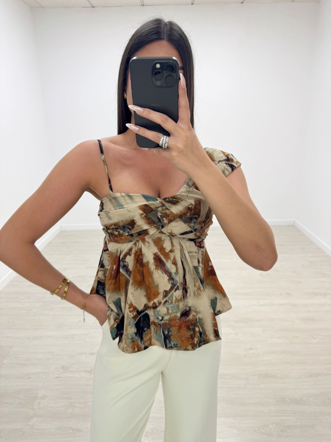 BLUSA ASIMÉTRICA ESTAMPADA