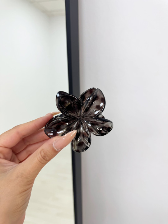 PINZA FLOR CAREY NEGRA