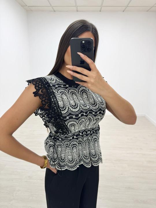 BLUSA BORDADA NEGRA BLUSA BORDADA NEGRA