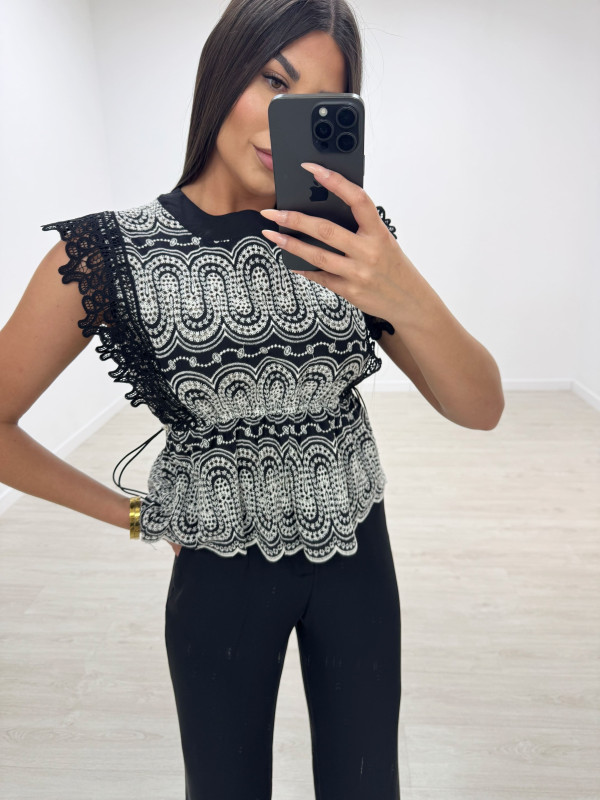 BLUSA BORDADA NEGRA
