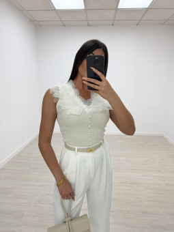 TOP PUNTO FLOR EXCLUSIVO BEIGE