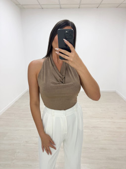 TOP BÁSICO HALTER MARRÓN