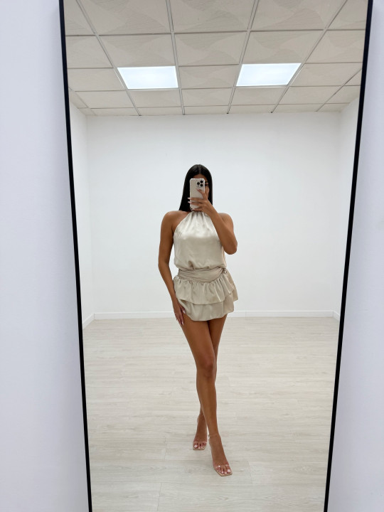 VESTIDO-MONO VOLANTES SATINADO BEIGE VESTIDO-MONO VOLANTES SATINADO BEIGE