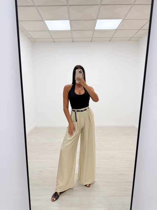 PANTALÓN WIDE LEG FLUIDO + CINTURÓN BEIGE PANTALÓN WIDE LEG FLUIDO + CINTURÓN BEIGE