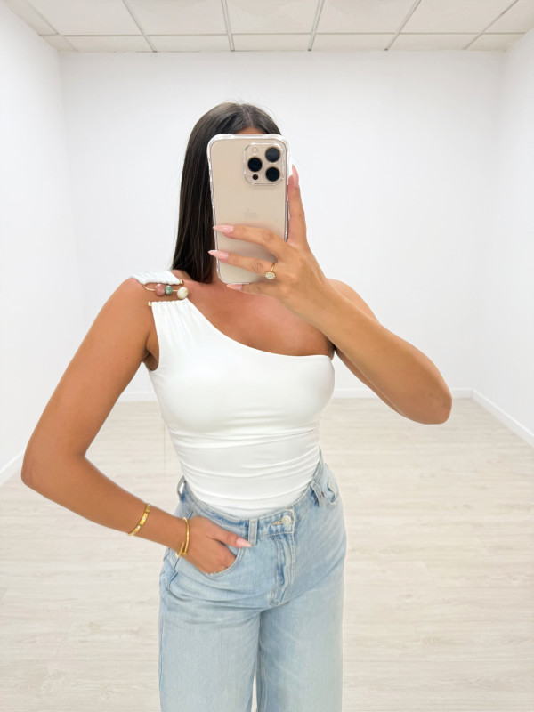 TOP ASIMÉTRICO DETALLE BLANCO