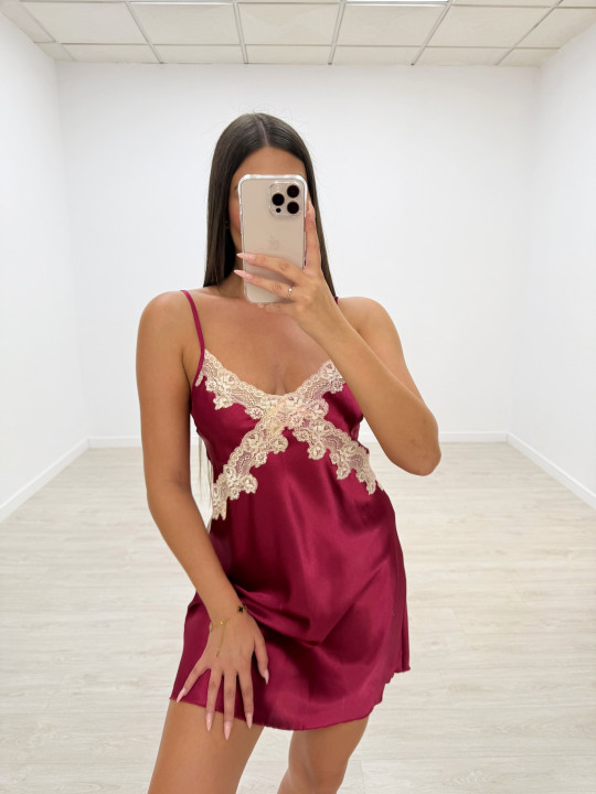 CONJUNTO BATA Y CAMISÓN SEDA ROJO CONJUNTO BATA Y CAMISÓN SEDA ROJO