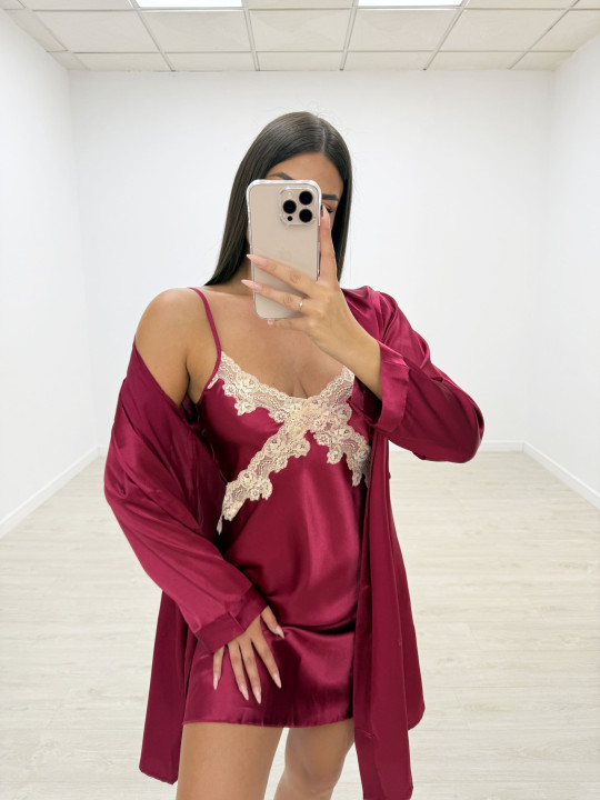 CONJUNTO BATA Y CAMISÓN SEDA ROJO CONJUNTO BATA Y CAMISÓN SEDA ROJO