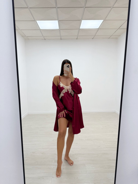 CONJUNTO BATA Y CAMISÓN SEDA ROJO CONJUNTO BATA Y CAMISÓN SEDA ROJO