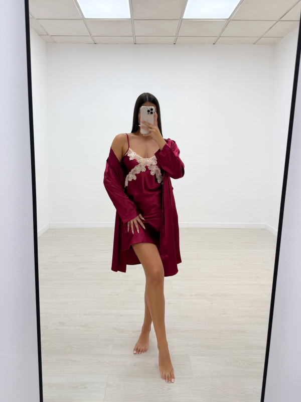 CONJUNTO BATA Y CAMISÓN SEDA ROJO